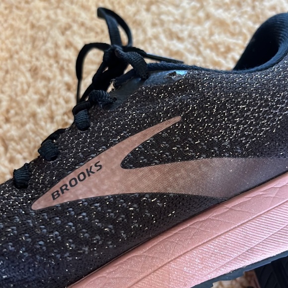 Womens Brooks shoes - Picture 4 of 6